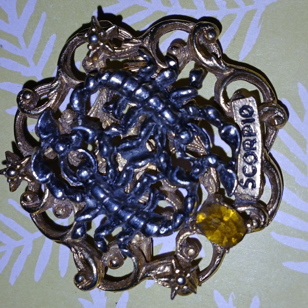 Vintage Art. Brooch